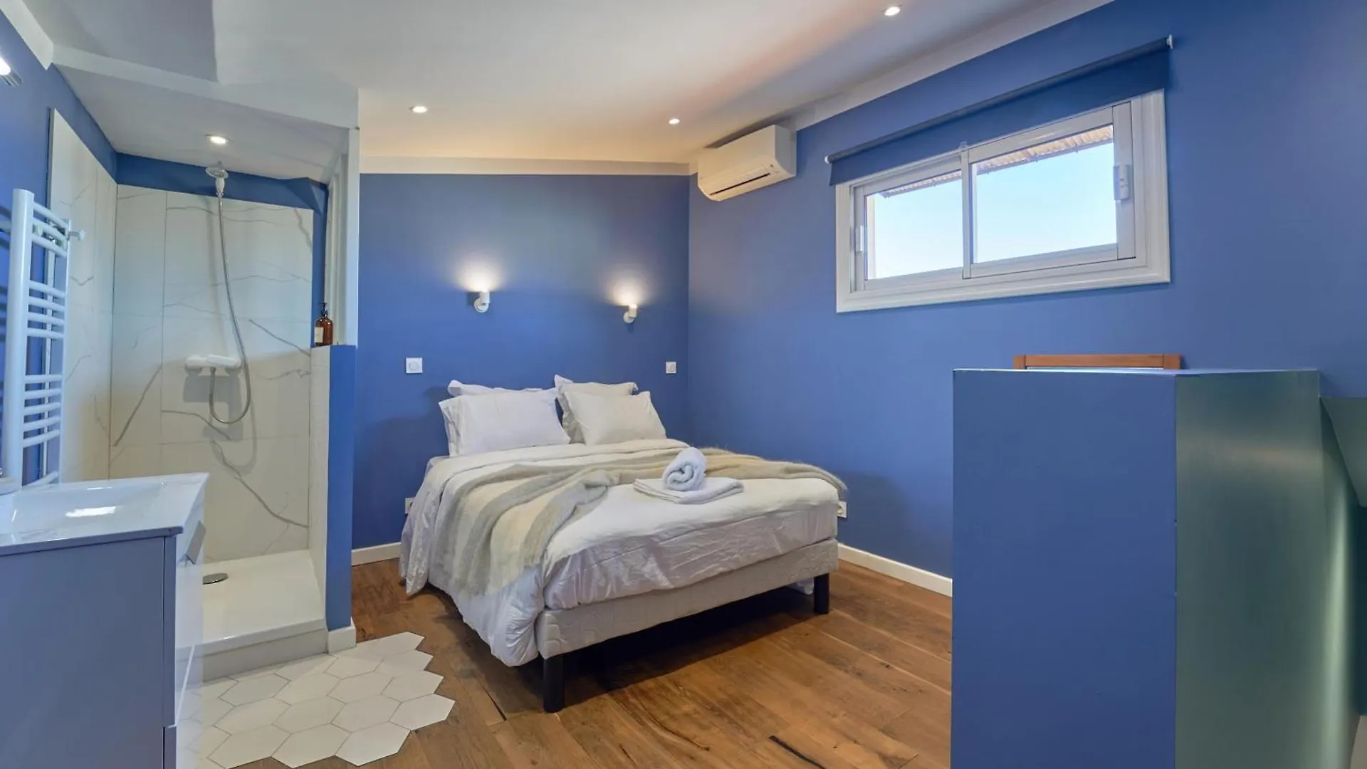 Apartament Le Liberte - Charme & Standing Haussmannien Avec Vue Port Tulon 0*,  Francja